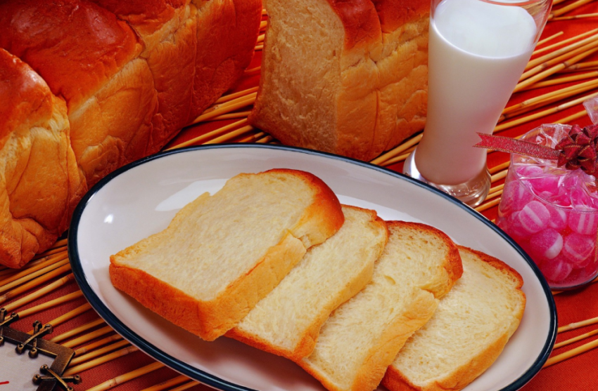 Cколько калорий в белом хлебе, 🍞 содержание витаминов и микроэлементов, какой вид полезнее для организма - «Здоровье»