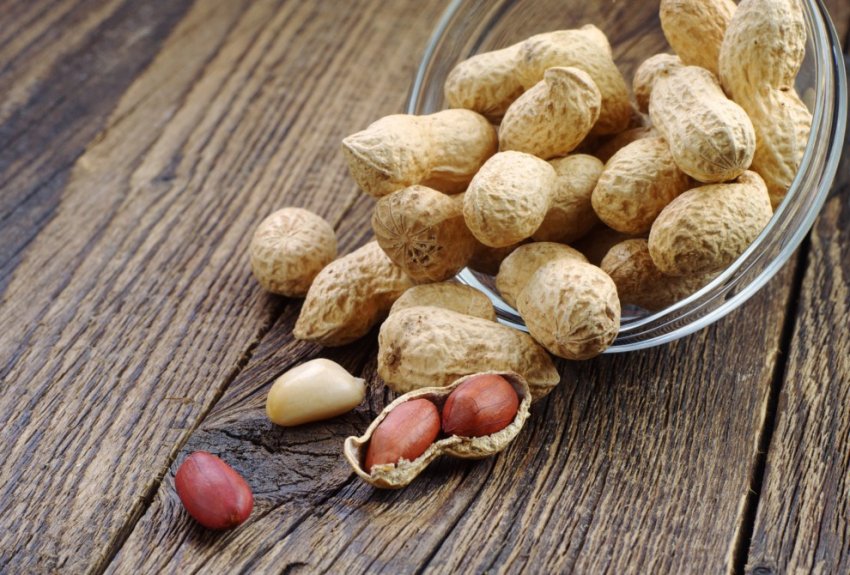 Сколько калорий в арахисе 🥜, пищевая ценность земляного ореха, белки, жиры и углеводы, польза и противопоказания - «Здоровье»